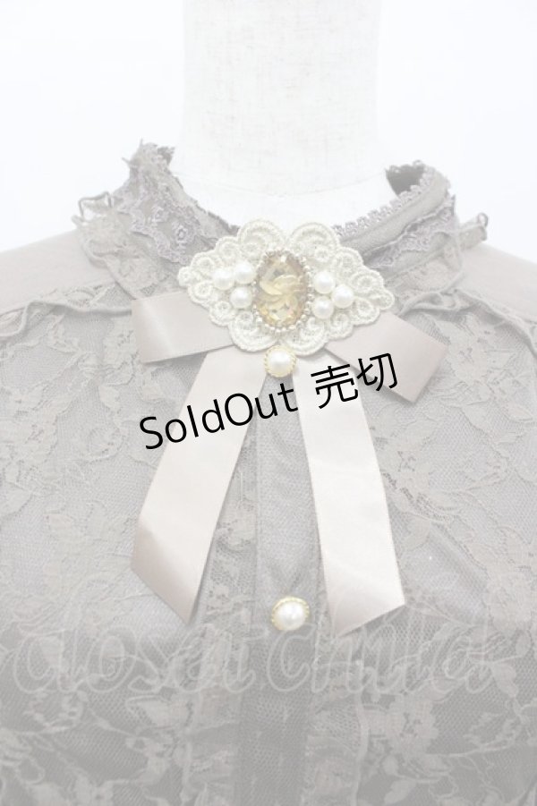 画像2: axes femme / ブローチ付スタンド襟PO M モカ I-26-02-11-012-AX-TO-SA-ZI (2)