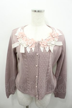 画像: axes femme / フラワーモチーフ使いカーディガン  ピンク I-26-02-13-044-AX-TO-SA-ZI