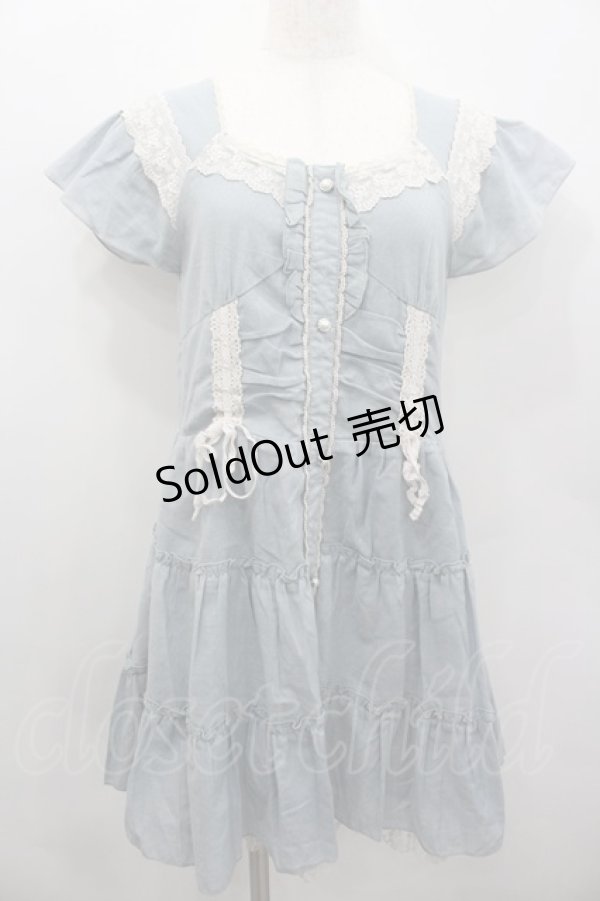 画像1: axes femme / 編み下げリボン半袖ワンピース  サックスＸ白 I-26-02-13-047-AX-OP-SA-ZI (1)