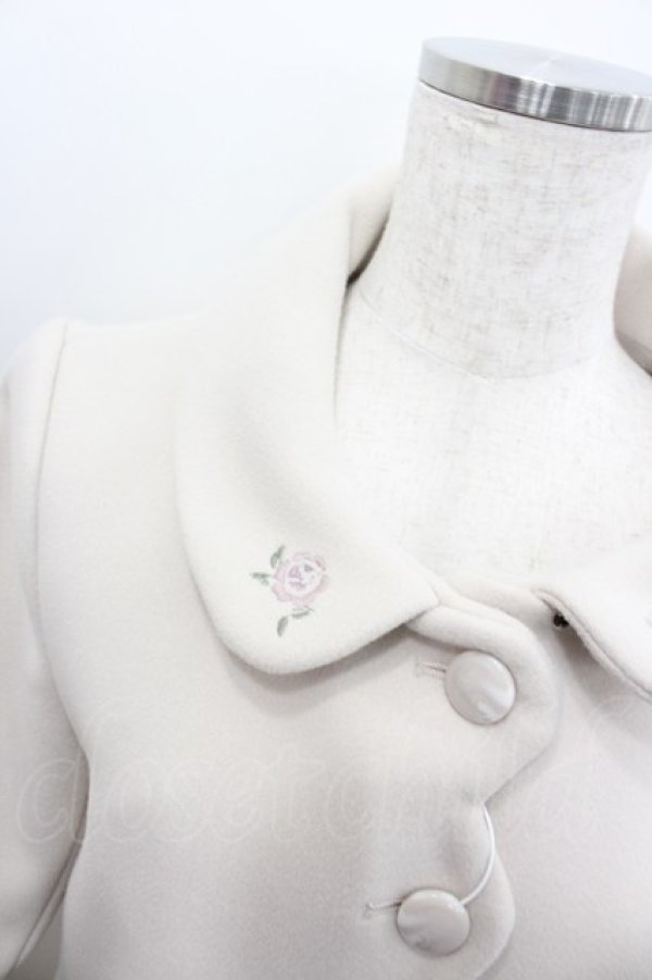 画像2: Fi.n.t / ローズ刺繍衿スカラップコート F ベージュ I-26-02-13-005-CA-CO-TE-ZI (2)