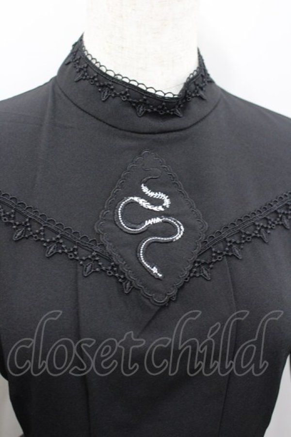 画像2: Stamp Albums / 蛇刺繍ハイネック長袖ワンピース S 黒Ｘ白 I-26-02-13-090-LO-OP-SA-ZI (2)