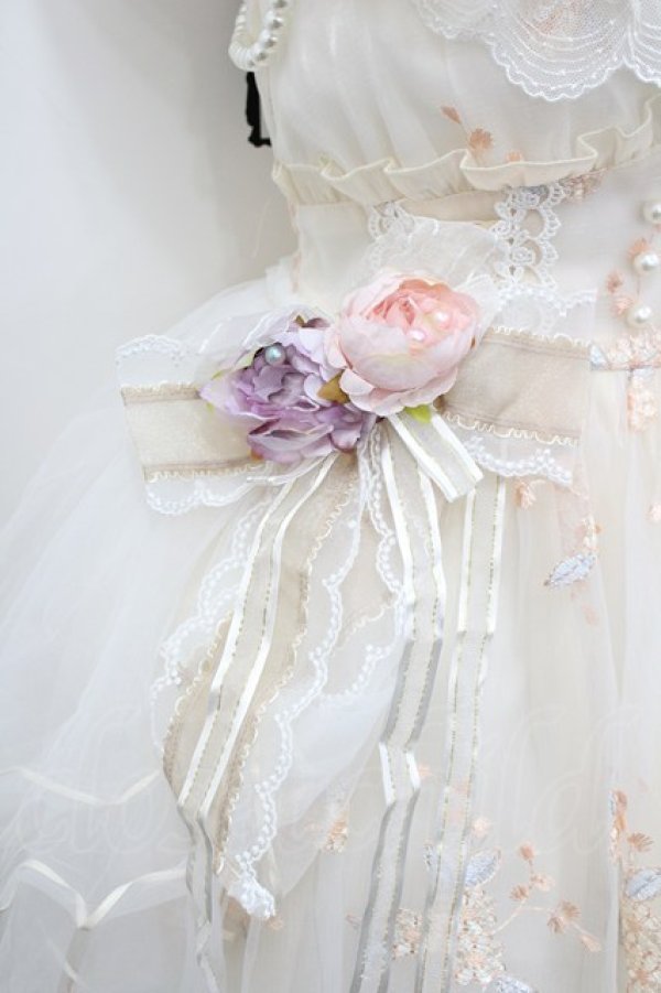 画像2: Stari Mas / フラワーブーケリボンブローチ付きジャンパースカート  白 I-26-02-13-091-LO-OP-SA-ZI (2)