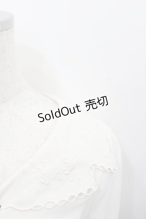 画像2: an another angelus / ローズ刺繍ハシゴカットワーク衿ブラウス F アイボリー I-26-02-13-012-CA-BL-TE-ZI (2)