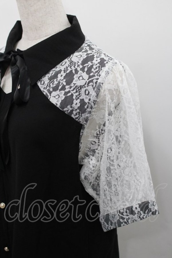 画像3: Audrey / レース切り替え半袖ブラウス  黒ｘ白 I-26-02-15-048-LO-BL-SA-ZI (3)