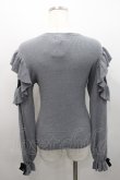 画像2: Rojita / ネックレス付肩ボリュームフリルニットトップス  グレー I-26-02-15-050-LO-TO-SA-ZI (2)