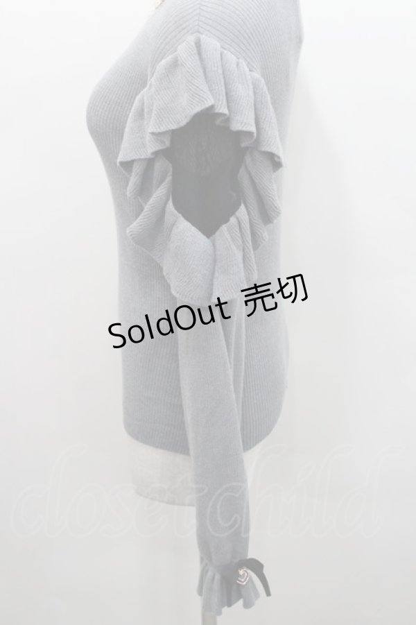 画像4: Rojita / ネックレス付肩ボリュームフリルニットトップス  グレー I-26-02-15-050-LO-TO-SA-ZI (4)