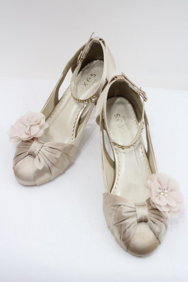画像1: axes femme / お花コサージュ付パーティーパンプス L ベージュ I-26-02-15-124-AX-SH-SA-ZI (1)