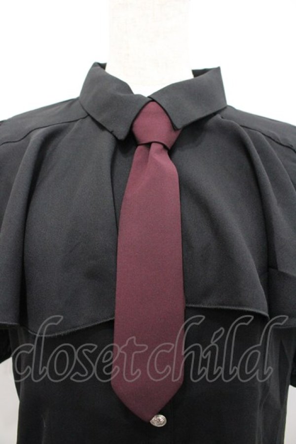 画像2: axes femme POETIQUE / タイ付ラッフルフリル半袖ブラウス  黒 I-26-02-15-002-AX-BL-HR-ZI (2)