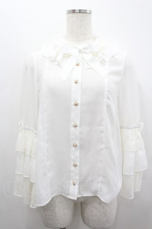 画像1: axes femme kawaii / 3段フリル姫袖ブラウス  白 I-26-02-18-005-AX-BL-SA-ZI (1)