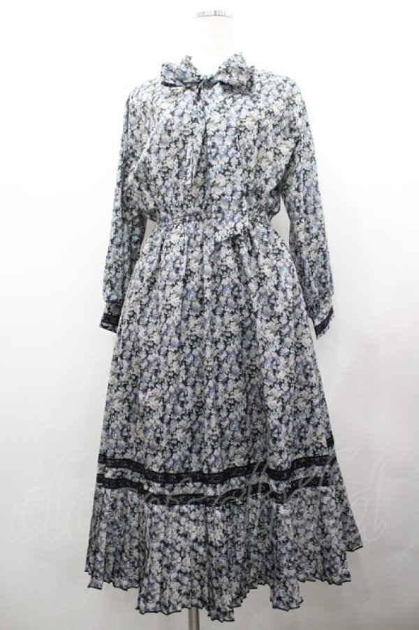 画像1: axes femme / 小花柄ボータイワンピース  ブラック I-26-02-18-067-AX-OP-SA-ZI (1)