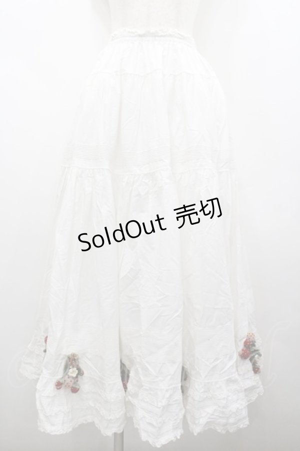 画像1: WONDERFUL WORLD / 苺編みぐるみ付きスカート  ホワイト I-26-02-18-077-LO-SK-SA-ZI (1)