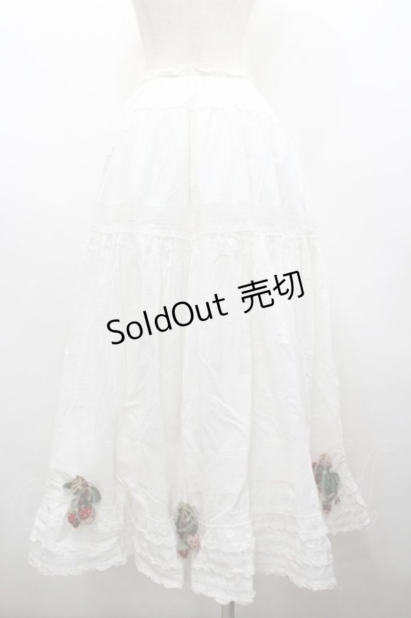 画像2: WONDERFUL WORLD / 苺編みぐるみ付きスカート  ホワイト I-26-02-18-077-LO-SK-SA-ZI (2)