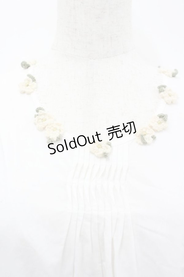 画像3: WONDERFUL WORLD / 苺編みぐるみ付きノースリーブブラウス  ホワイト I-26-02-18-008-LO-TO-SA-ZI (3)