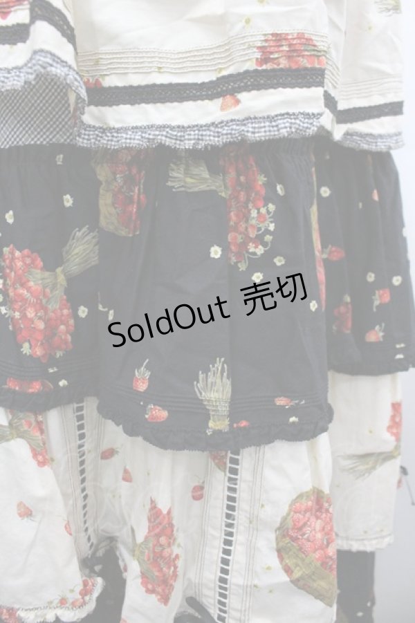 画像3: WONDERFUL WORLD / 籠苺pt色違い段々フリルスカート  ブラック×ホワイト I-26-02-18-078-LO-SK-SA-ZI (3)