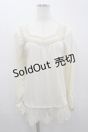 画像: axes femme / 袖蝶モチーフインナーPO  生成り I-26-02-18-026-AX-TO-SA-ZI