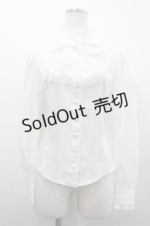 画像: Sheglit / スタンドカラーリボンジャボブラウス  白 I-26-02-20-007-EL-BL-SA-ZI