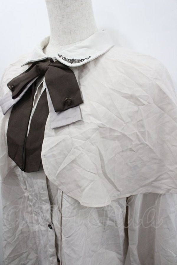 画像2: axes femme POETIQUE / ブローチ付フレアスリーブブラウス  アイボリー I-26-02-23-005-AX-BL-SA-ZI (2)