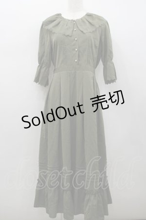 画像: Amavel / Classy Ladyフリルロングワンピース  カーキ I-26-02-23-075-CA-OP-SA-ZI