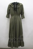 画像3: Amavel / Classy Ladyフリルロングワンピース  カーキ I-26-02-23-075-CA-OP-SA-ZI (3)