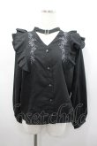 画像1: axes femme / チョーカー風ローズ刺繍ブラウス F 黒 I-26-02-23-014-AX-BL-TE-ZI (1)