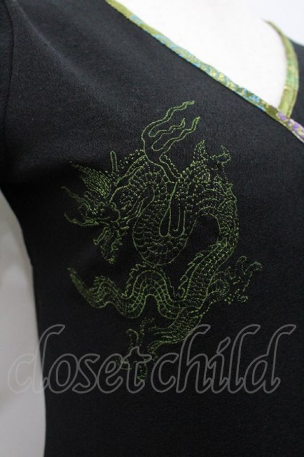 画像2: Ozz On / チャイナボタン&龍刺繍半袖トップス  黒Ｘ緑 I-26-02-25-033-OO-TO-SA-ZI (2)