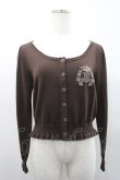 画像1: metamorphose / エンブレム刺繍入りフリルカーディガン  茶 I-26-02-25-007-ME-TO-SA-ZI (1)