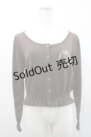 画像: metamorphose / エンブレム刺繍入りフリルカーディガン  茶 I-26-02-25-007-ME-TO-SA-ZI