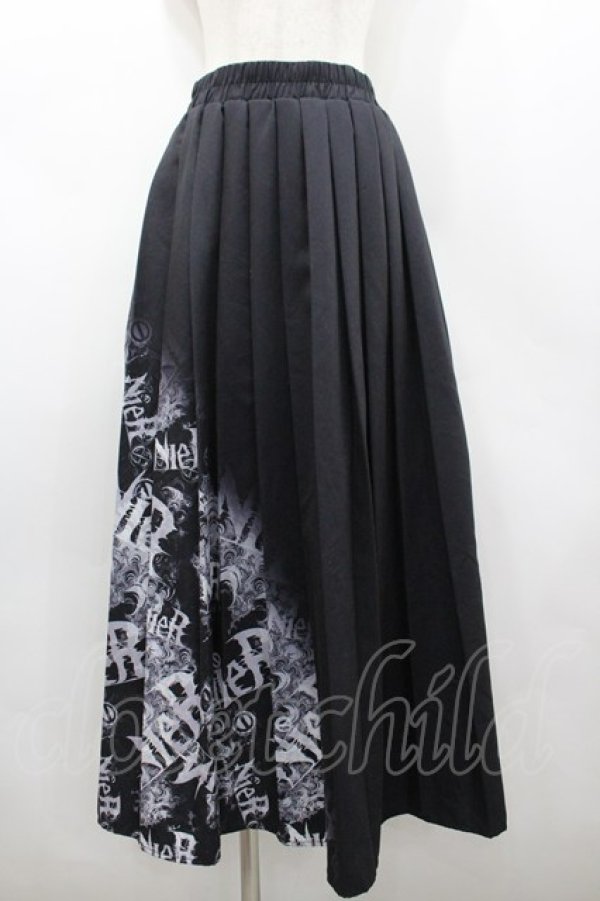 画像1: NieR Clothing / プリーツ&プリントスカート  黒ｘグレー I-26-02-25-087-PU-SK-SA-ZI (1)