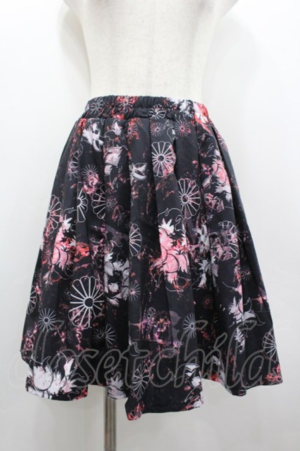 画像1: NieR Clothing / 九尾プリーツスカート  黒ｘ赤 I-26-02-25-088-PU-SK-SA-ZI (1)