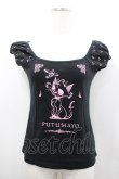 画像1: PUTUMAYO / チェリー&キャットプリントラグランカットソー  黒Ｘピンク I-26-02-25-012-PT-TO-SA-ZI (1)