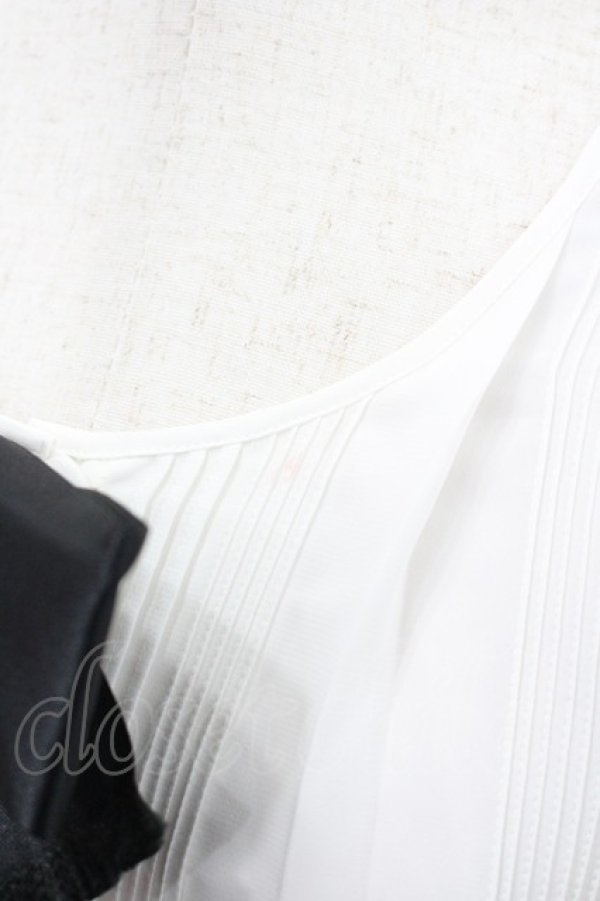 画像4: INGEBORG / ピンタックリボンタイ半袖ブラウス  白Ｘ黒 I-26-02-28-047-LO-BL-SA-ZI (4)