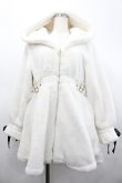 画像1: Rojita / ウエスト飾りベルトファーコート F 白 I-26-02-28-064-LO-JA-TE-ZI (1)
