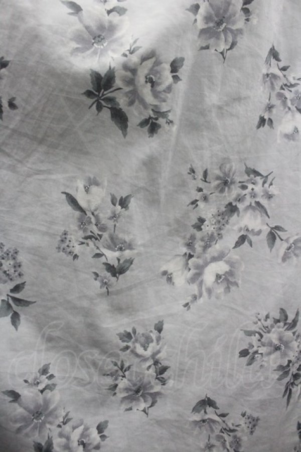 画像3: Maison de FLEUR Ayaka Sasaki / フラワープリントワンピース  グレー I-26-02-28-075-LO-OP-SA-ZI (3)