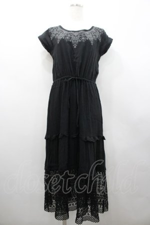 画像: axes femme / プリント&裾メッシュ切替半袖ワンピース  黒Ｘグレー I-26-02-28-094-AX-TO-SA-ZI