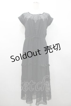 画像: axes femme / プリント&裾メッシュ切替半袖ワンピース  黒Ｘグレー I-26-02-28-094-AX-TO-SA-ZI