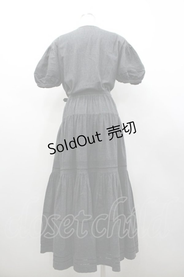 画像2: INGEBORG / ピンタック半袖デニムワンピース  黒デニム I-26-02-28-101-LO-OP-SA-ZI (2)