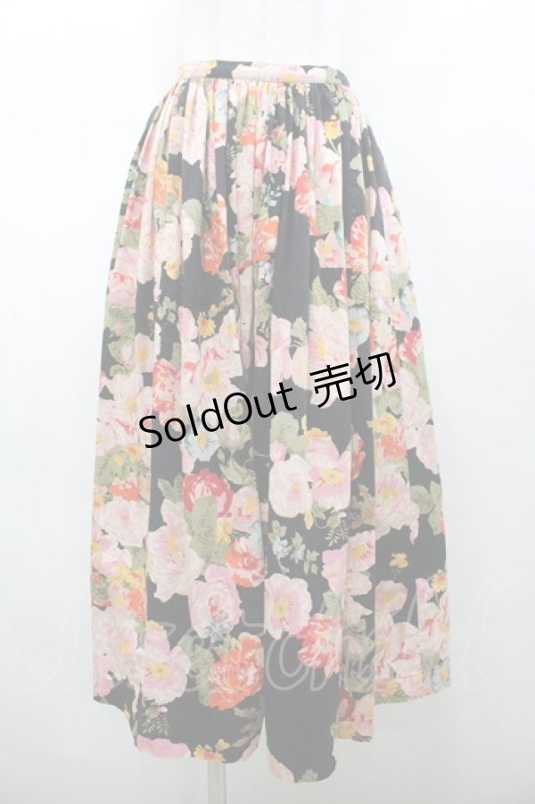 画像1: INGEBORG / フラワーブーケプリントスカート  黒ＸピンクＸ赤 I-26-02-28-115-LO-SK-SA-ZI (1)