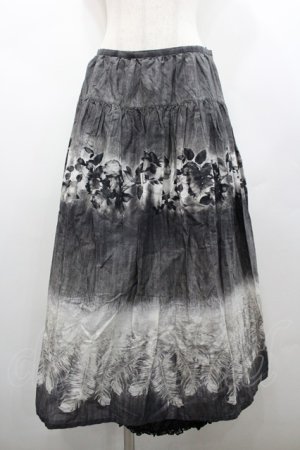 画像: PINK HOUSE / 葉っぱプリントスカート  黒 I-26-02-28-119-LO-SK-SA-ZI