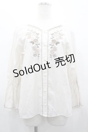 画像: axes femme / 刺繍使いボリューム袖ブラウス  アイボリーＸ白 I-26-02-28-018-AX-BL-SA-ZI