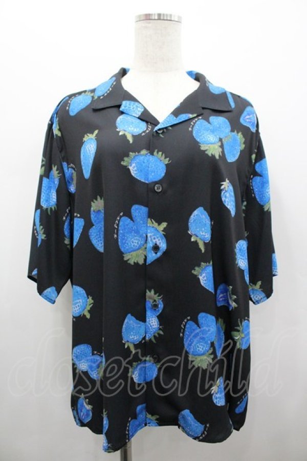 画像1: AXES-X / ストロベリープリントアロハシャツ M 黒Ｘ青 I-26-02-28-026-LO-BL-SA-ZI (1)