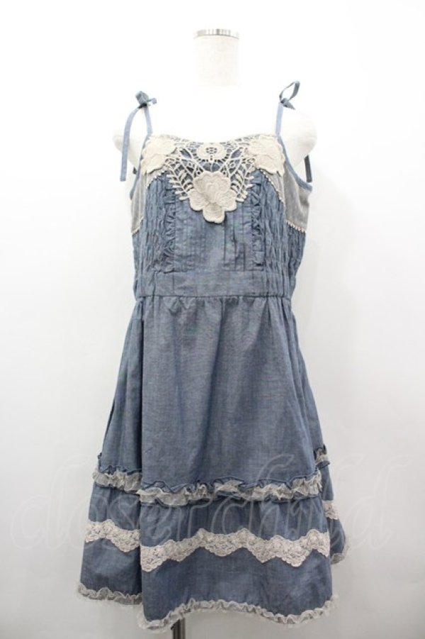 画像1: axes femme / レースフリルキャミワンピース  ブルーＸ生成り I-26-03-02-038-AX-OP-SA-ZI (1)