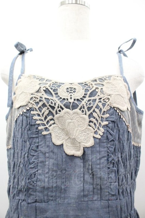 画像3: axes femme / レースフリルキャミワンピース  ブルーＸ生成り I-26-03-02-038-AX-OP-SA-ZI (3)