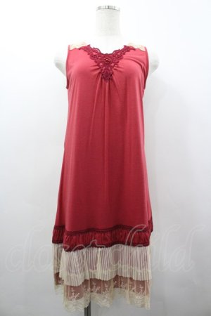 画像: axes femme / フロントレースパールノースリーブワンピース  赤 I-26-03-02-056-AX-OP-SA-ZI