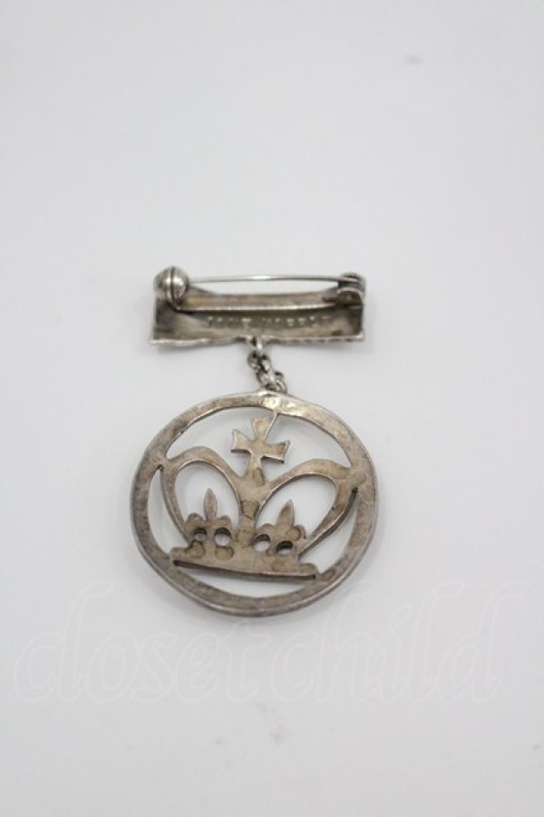 画像2: Jane Marple / リボンクラウンブローチ  シルバー I-26-03-02-113-JM-AC-SA-ZI (2)