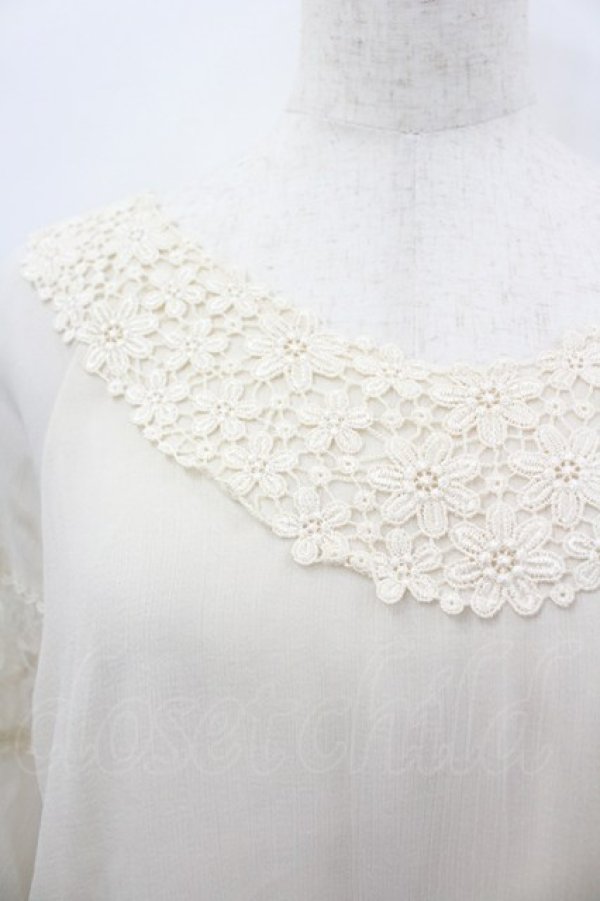 画像2: axes femme / Backデザインシフォントップス  生成り I-26-03-04-068-AX-TO-TE-ZI (2)