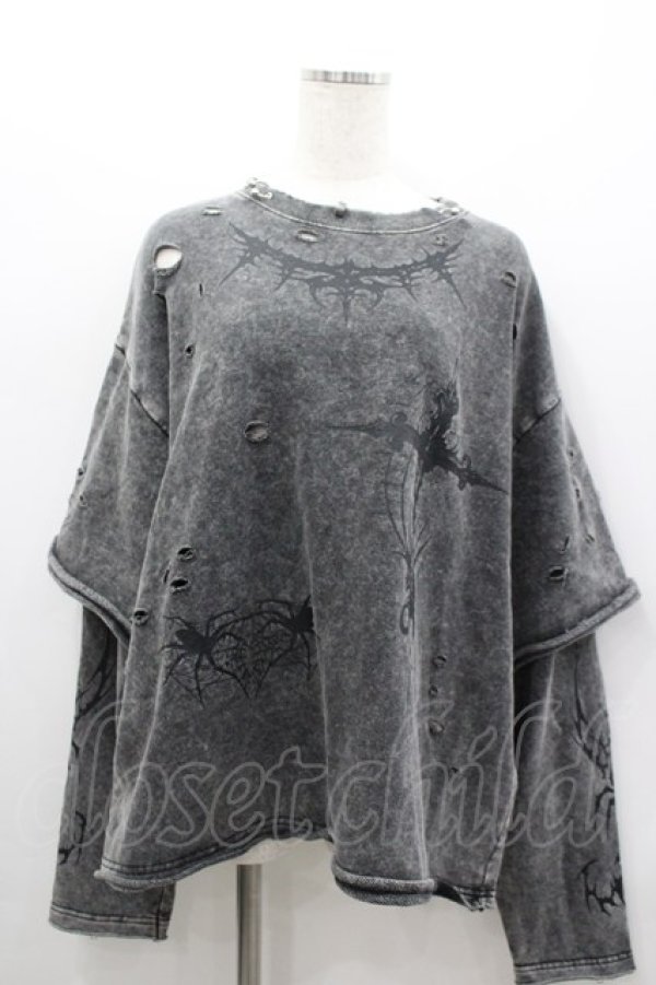 画像1: REFLEM / 吹き付けペイントフェイクレイヤードダメージスウェットトレーナー  グレー I-26-03-04-010-PU-TO-TE-ZI (1)