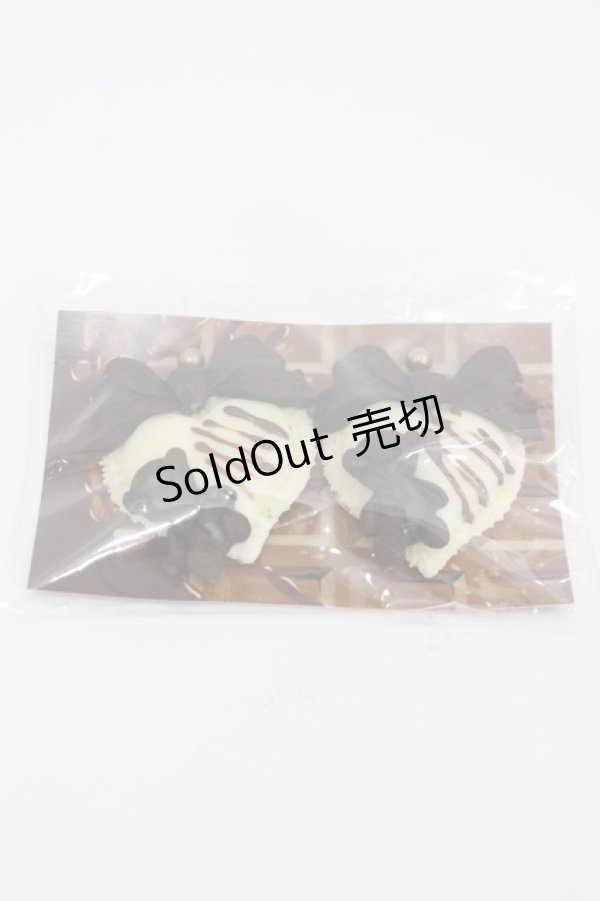 画像1: BooDoDo / リボンハートマカロンくまピアス  白Ｘブラウン I-26-03-04-110-LO-AC-SA-ZI (1)