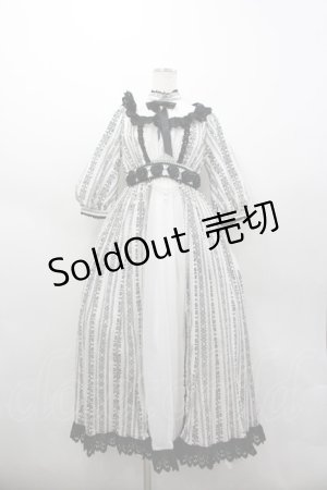 画像: ALICE and the PIRATES / 〜Eden〜漆黒の薔薇と光の雫カラミドビーロングワンピース  白Ｘ黒 I-26-03-04-024-PA-OP-SA-ZI