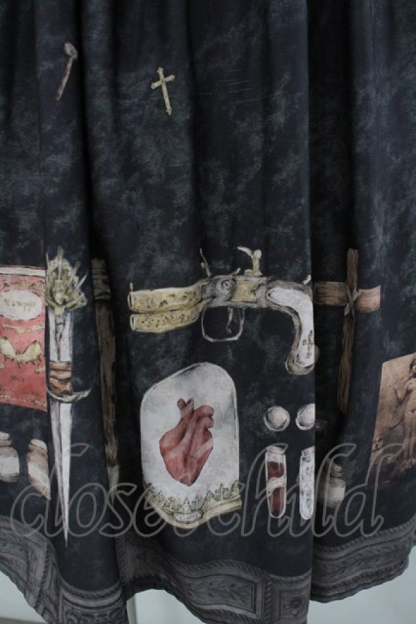 画像2: Violet Fane / Vampire hunterジャンパースカート  黒 I-26-03-04-030-EL-OP-SA-ZI (2)