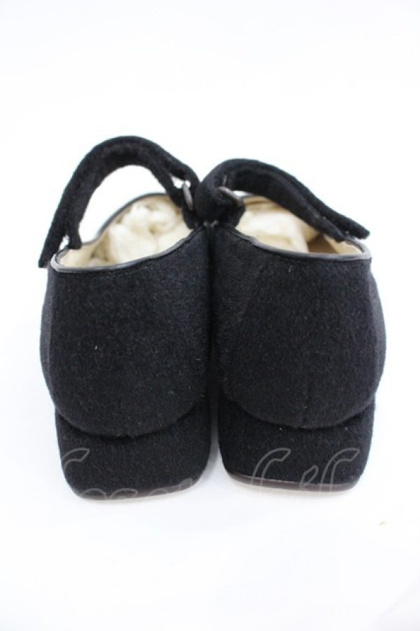 画像3: INGEBORG / ロゴ刺繍ワンストラップパンプス L 黒 I-26-03-05-003-LO-SH-SA-ZI (3)